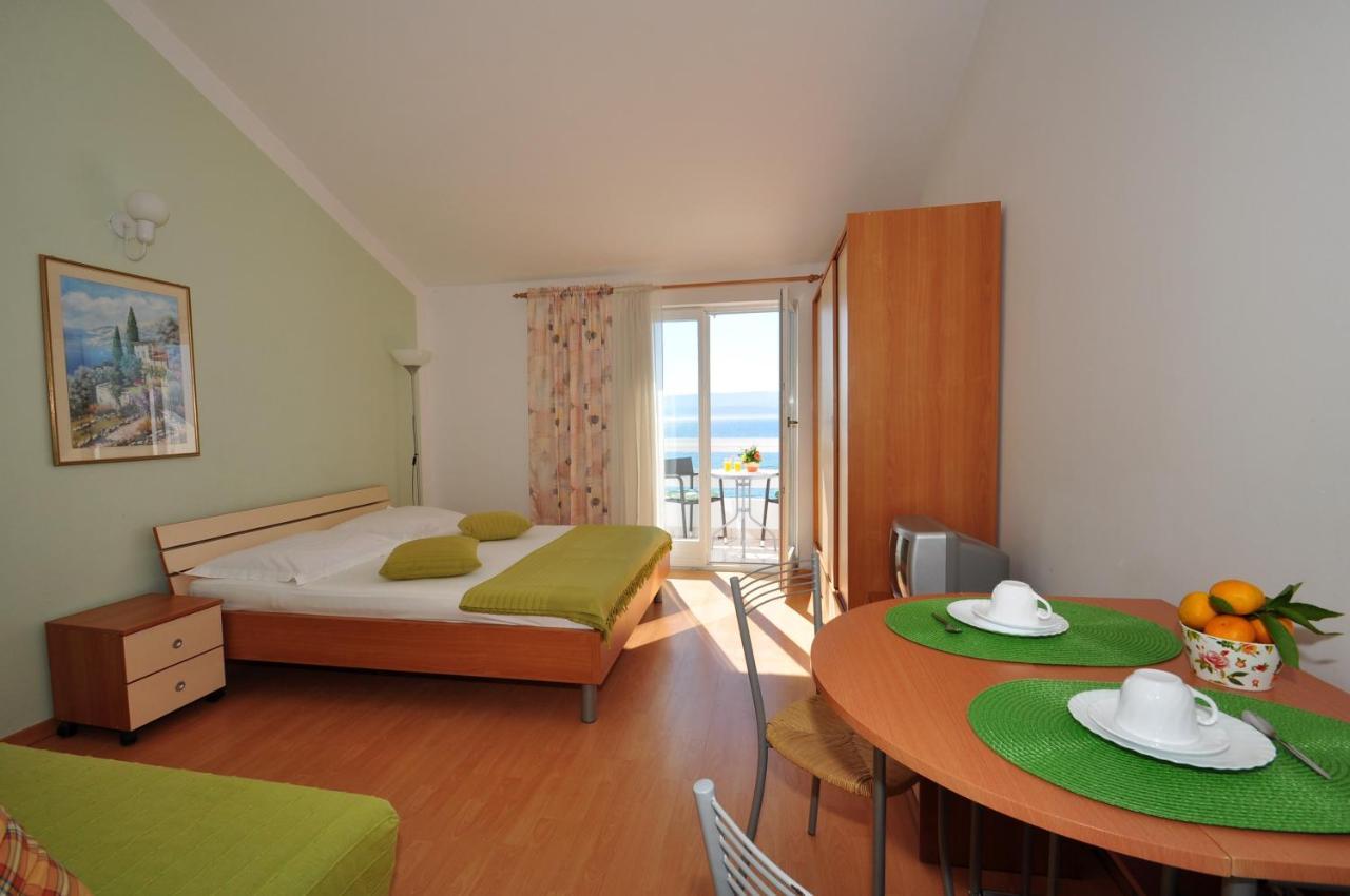 Апартаменты Anastazija Sea View Омиш Экстерьер фото