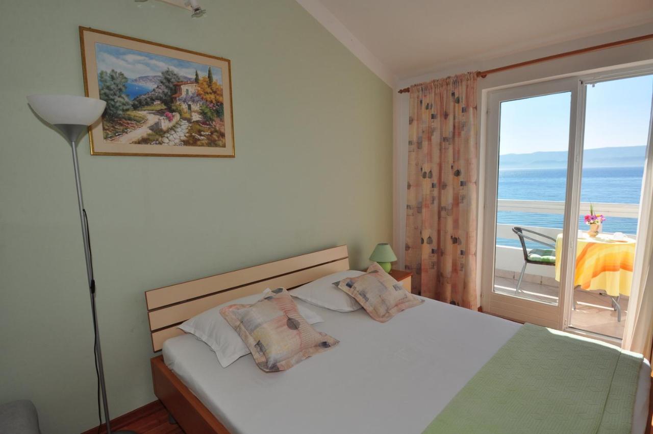 Апартаменты Anastazija Sea View Омиш Экстерьер фото