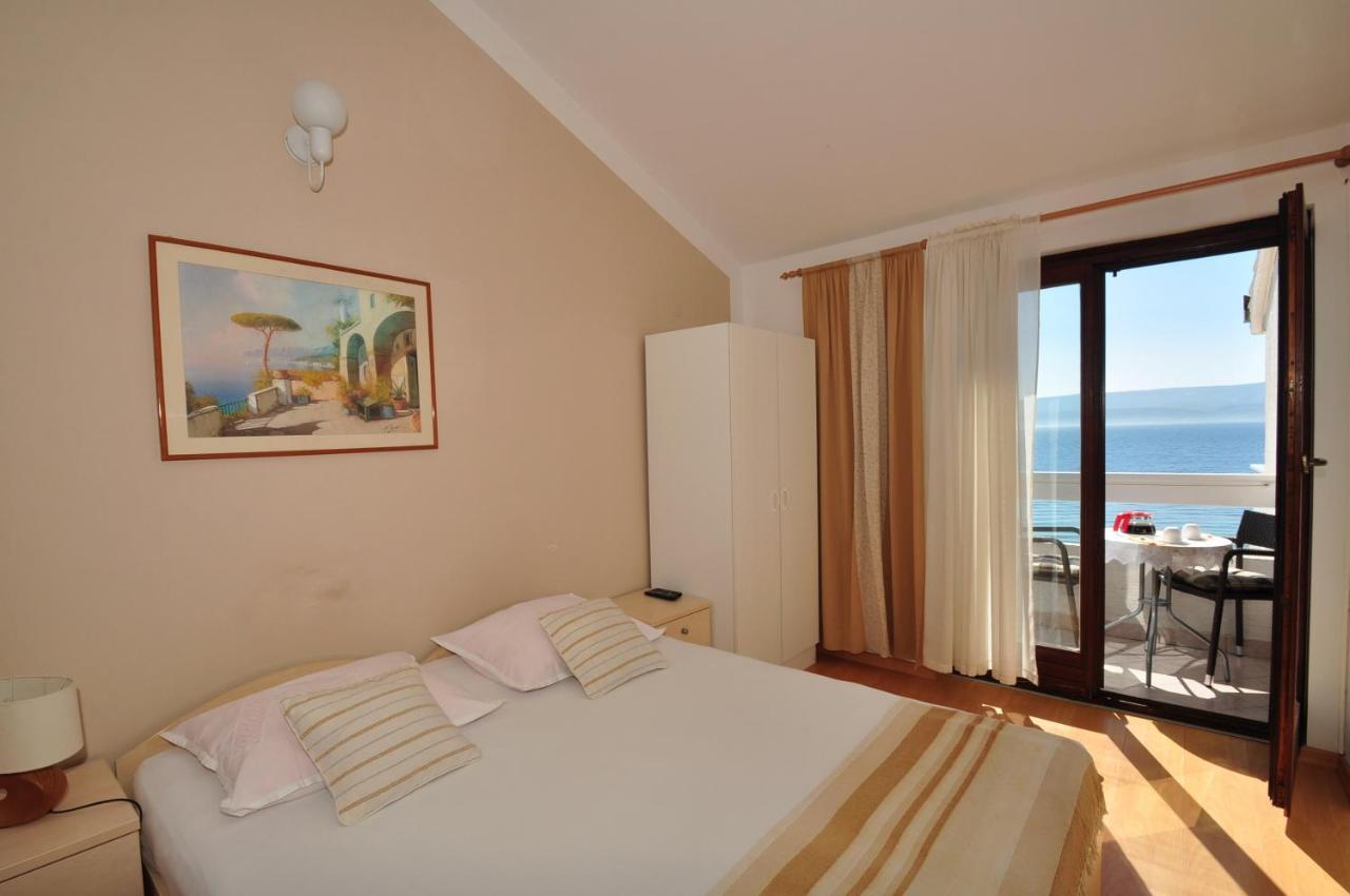 Апартаменты Anastazija Sea View Омиш Экстерьер фото